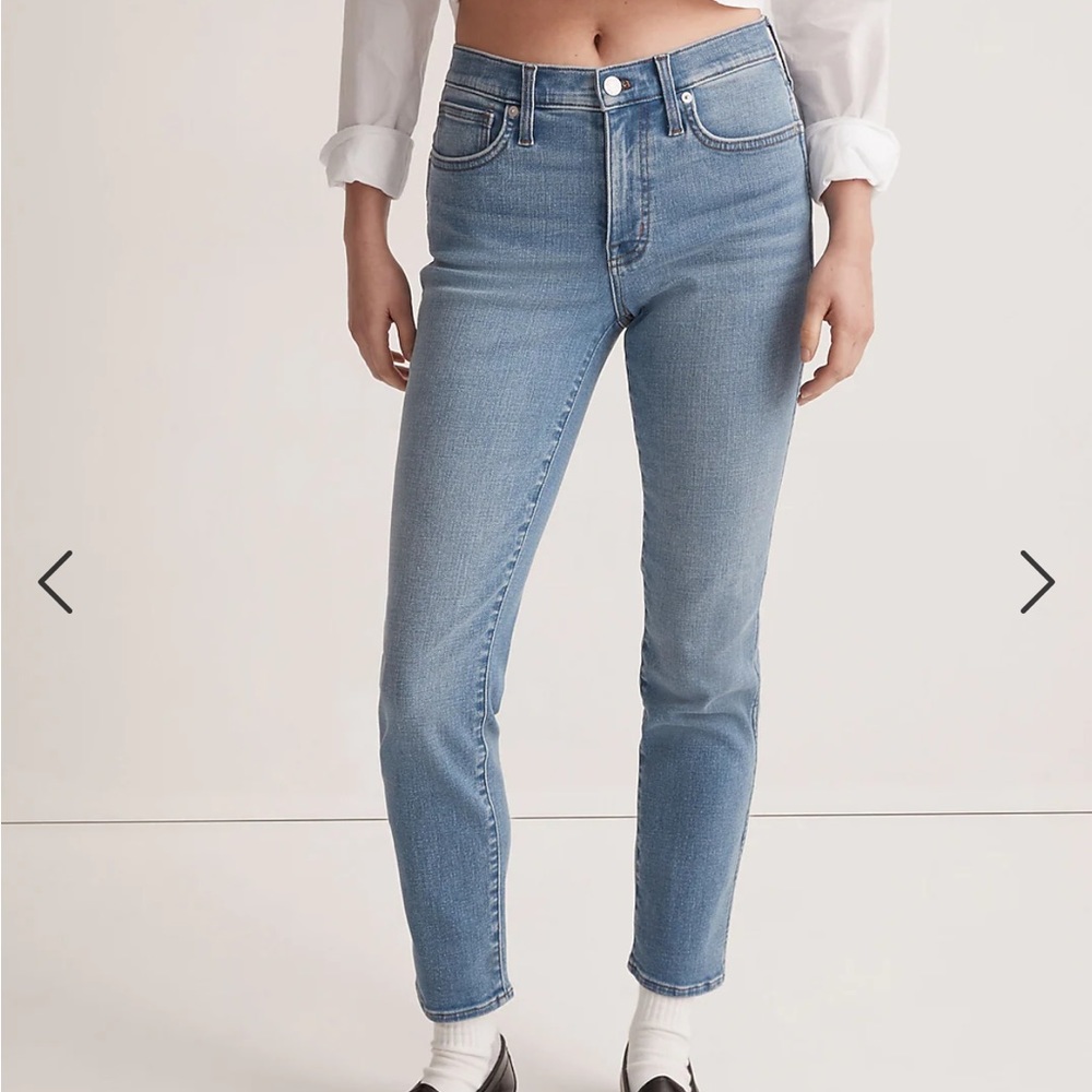 Petite mid rise stovepipe jeans in skyford wash.